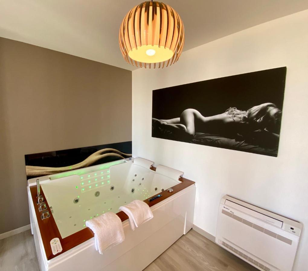 La Vague Tendresse - Vue Mer - Jacuzzi & Sauna เลอเทรปอร์ ภายนอก รูปภาพ